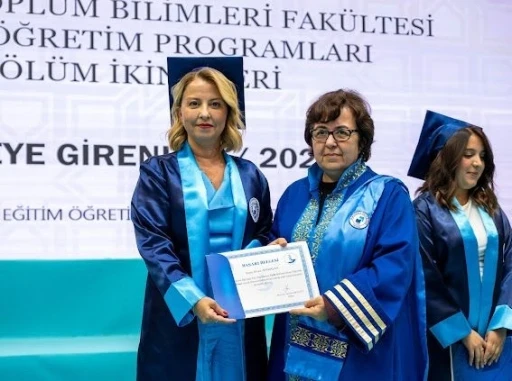 Yarım kalan üniversite hayalini 51 yaşında 2.’likle tamamladı
