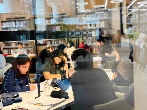 Yarıyıl tatilinde k&uuml;t&uuml;phaneler gen&ccedil;lerin tek adresi haline geldi
