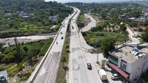 Yaşanan sel felaketinde yıkılarak 2 gence mezar olan Kara&ccedil;ay K&ouml;pr&uuml;s&uuml; onarımı yapılarak trafiğe a&ccedil;ıldı
