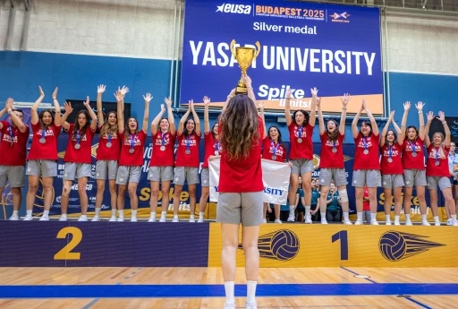 Yaşar Üniversitesi Kadın Voleybol Takımı Avrupa ikincisi oldu
