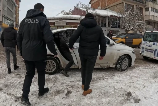 Yaşı k&uuml;&ccedil;&uuml;k &ccedil;ocuklara alkol satan şahıs hakkında adli işlem yapıldı
