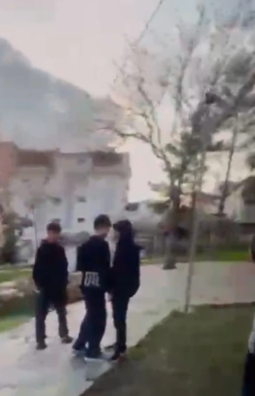 Yaşıtını bı&ccedil;akla ağır yaralayan &ccedil;ocuk saldırı anını da kayda aldırdı
