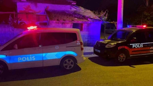 Yaşlı adam evinde &ouml;lm&uuml;ş halde bulundu
