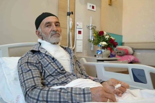 Yaşlı adamın &rsquo;tamir&rsquo; inadı k&ouml;t&uuml; bitti: Borudan fışkıran suyla hastanelik oldu
