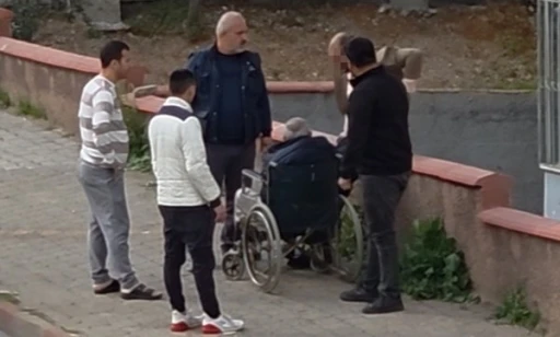 Yaşlı babasına sert &ccedil;ıkan şahıs, yanlış anlaşılınca darp edildi
