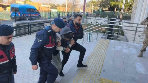Yaşlı &ccedil;iftin &ouml;l&uuml;m&uuml;yle ilgili 4 kişi tutuklandı