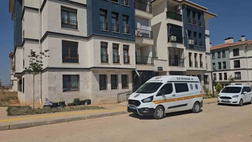 Yaşlı kadını &ouml;ld&uuml;r&uuml;p altınlarını &ccedil;alan zanlı bina g&ouml;revlisi &ccedil;ıktı
