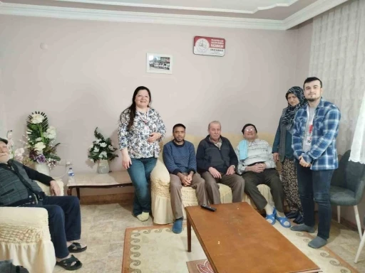 Yaşlılara moral ziyareti
