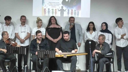 Yavuz Bing&ouml;l, denetimli serbestlik &ccedil;ocuk korosuyla aynı sahneyi paylaştı
