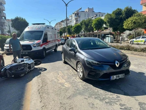 YAYA GE&Ccedil;İDİNDE DURAN MOTOSİKLETE ARKADAN &Ccedil;ARPTI: 1 YARALI