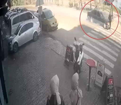 Yaya geçidinde otomobilin çarptığı yaşlı adam hayatını kaybetti
