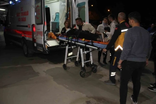 Yayalara çarpan motosikletli kaçtı: 3 yaralı
