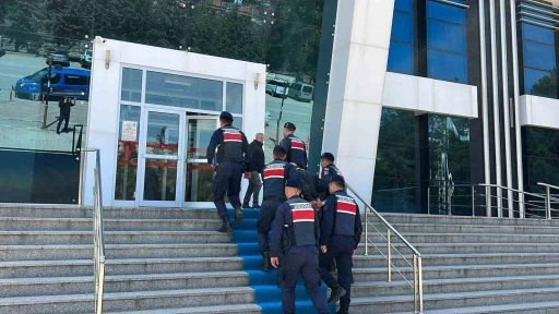 Yayınladığı videoyla, evlenmek istediği kadını teslim etmezlerse saldırı yapacağını s&ouml;yledi, g&ouml;zaltına alındı
