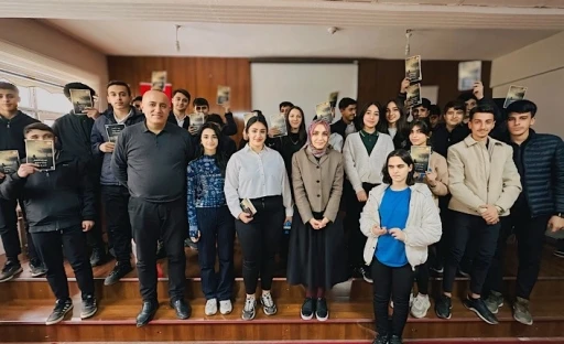 Yazar Sibel Oğuz, Yüksekovalı öğrencilerle buluştu
