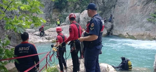 Yazılı Kanyonda boğulan Denizlili genç son yolculuğuna uğurlandı
