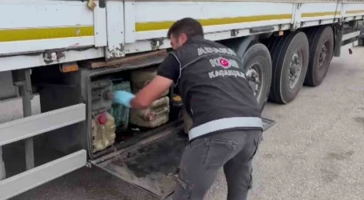 Yedek yakıt bidonunda 4 milyon TL değerinde kaçak telefon çıktı
