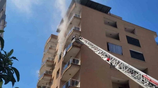 Yedi katlı binada yangın paniği, apartman tahliye edildi
