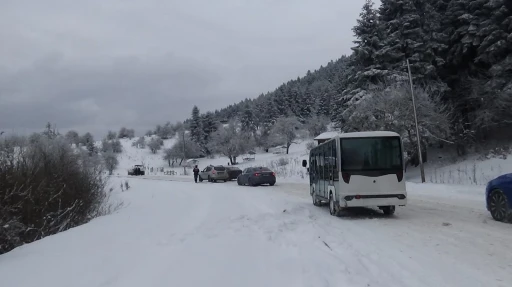 Yedig&ouml;ller Milli Parkı yolu buzlanma nedeniyle ulaşıma kapatıldı
