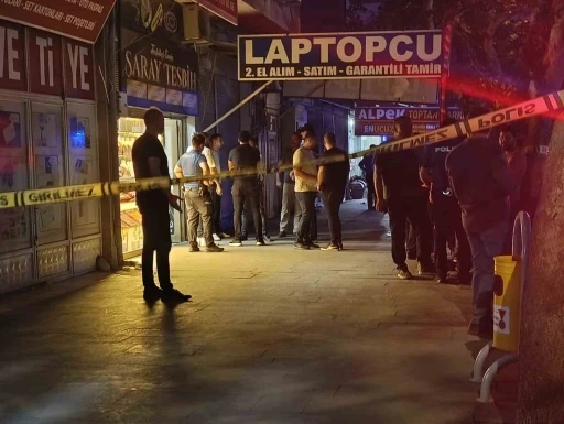Yemek yerken çıkan tartışmada karısını öldürdü

