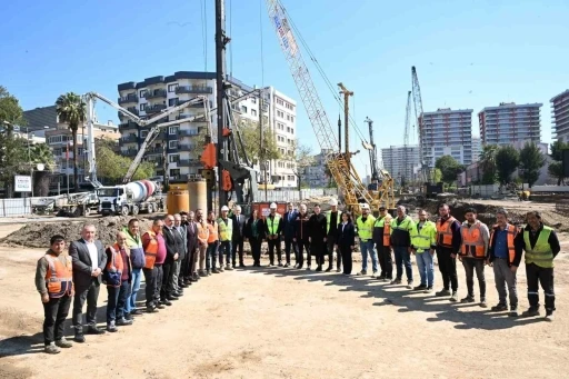 Yeni D&ouml;rtyol K&ouml;pr&uuml;l&uuml; Kavşağı&rsquo;nda &ccedil;alışmalar devam ediyor
