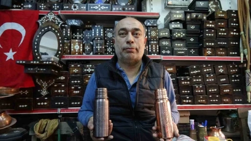 Yeni model bakır su mataraları b&uuml;y&uuml;k rağbet g&ouml;r&uuml;yor
