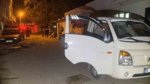 Yeni taşındıkları eve husumetlileri geldi, 14 yaşındaki &ccedil;ocuk silahla vuruldu
