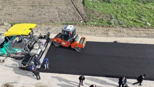 Yeni tesisin ilk asfaltı Hacıbektaşlı&rsquo;nın yollarıyla buluştu
