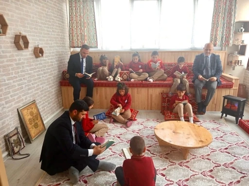 Yeni yapılan kültür odasında kitap okuma etkinliği gerçekleştirildi
