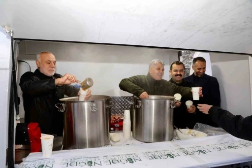 Yeni yılın ilk sabahında namazda buluştular

