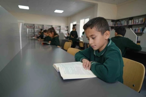 Yenilenen kütüphane çocukların renkli dünyası oldu
