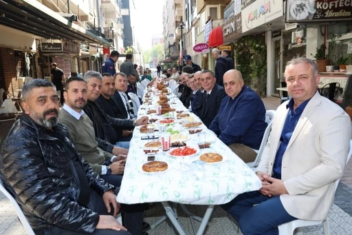 Yenilenen Sevgi Yolu esnafından Başkan Şimşek&rsquo;e kahvaltılı teşekk&uuml;r
