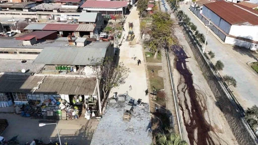 Yenipazar&rsquo;da Doğu Mahallesi&rsquo;nde parke taşı &ccedil;alışmaları s&uuml;r&uuml;yor
