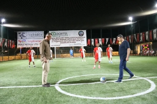 Yenipazar&rsquo;da Mahmut &Ouml;z Halı Saha Turnuvası başladı
