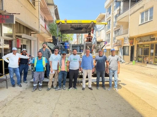 Yenipazar&rsquo;da sıcak asfalt &ccedil;alışmaları hız kesmeden s&uuml;r&uuml;yor

