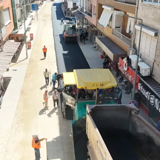 Yenipazar&rsquo;da sıcak asfalt &ccedil;alışmaları hız kesmiyor
