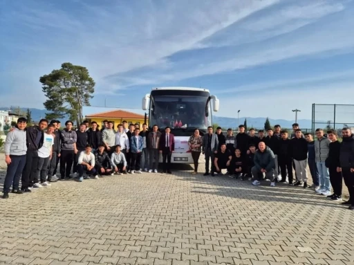 Yenipazarlı &ouml;ğrenciler &Ccedil;anakkale&rsquo;ye uğurlandı
