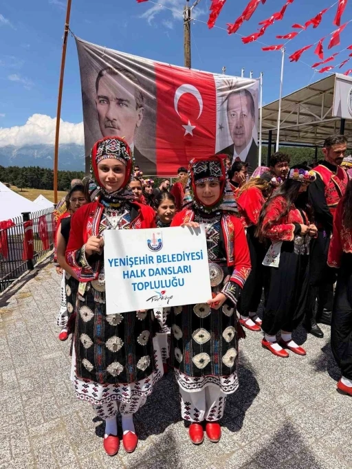 Yenişehir Halk Dansları Topluluğu, Kocayayla Şenlikleri&rsquo;nde ayakta alkışlandı

