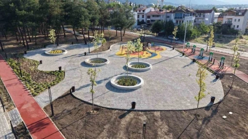 Yenişehir Mahallesi&rsquo;ndeki 7 bin 670 metrekarelik park yenilendi
