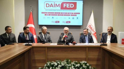 Yenişehirlioğlu: "Sırtlanların savaştığı bir d&ouml;nemdeyiz"
