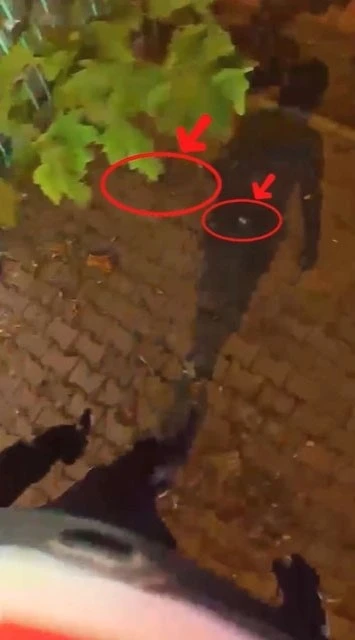 Yere attığı uyuşturucu polisin yaka kamerasına takıldı
