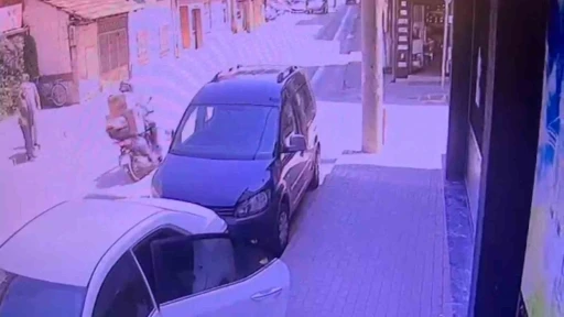 Yere d&ouml;k&uuml;len mazot kazaya sebebiyet verdi; 3 yaralı
