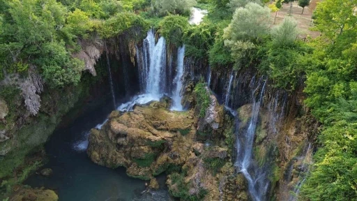 Yerk&ouml;pr&uuml; Şelalesi ziyaret&ccedil;ilerin uğrak noktası oldu
