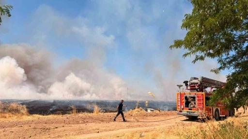 Yerk&ouml;y&rsquo;de yaklaşık 100 dekar alan kontroll&uuml; olarak yakıldı
