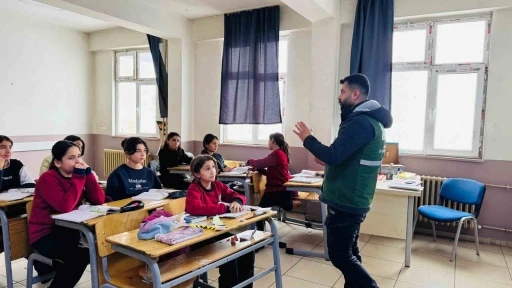 Yeşilay&rsquo;dan &ouml;ğrencilere bağımlılıkla m&uuml;cadele eğitimi
