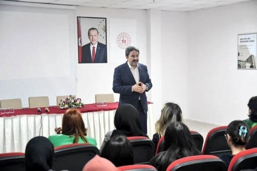 Yeşilay Eskişehir&rsquo;de "Bağımlılıkla M&uuml;cadele" semineri yaptı

