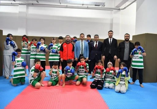 Yeşilyurt Belediyesi&rsquo;nden İkizce&rsquo;ye modern spor salonu yatırımı
