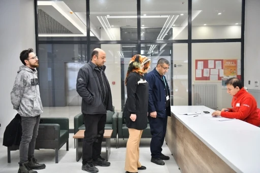 Yeşilyurt Belediyesi personelinden Kızılay&rsquo;a anlamlı destek
