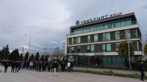 Yeşilyurt Demir-&Ccedil;elik iş&ccedil;ilerinden yapılan zamma y&uuml;r&uuml;y&uuml;şl&uuml; protesto
