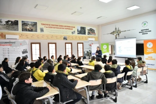 Yeşilyurt&rsquo;ta &ouml;ğrencilere depreme karşı hayat kurtaran eğitim
