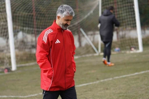 Yeşilyurtspor Teknik Direkt&ouml;r&uuml; Murat Yıldırım: "Takım hen&uuml;z y&uuml;zde 60 seviyesinde"
